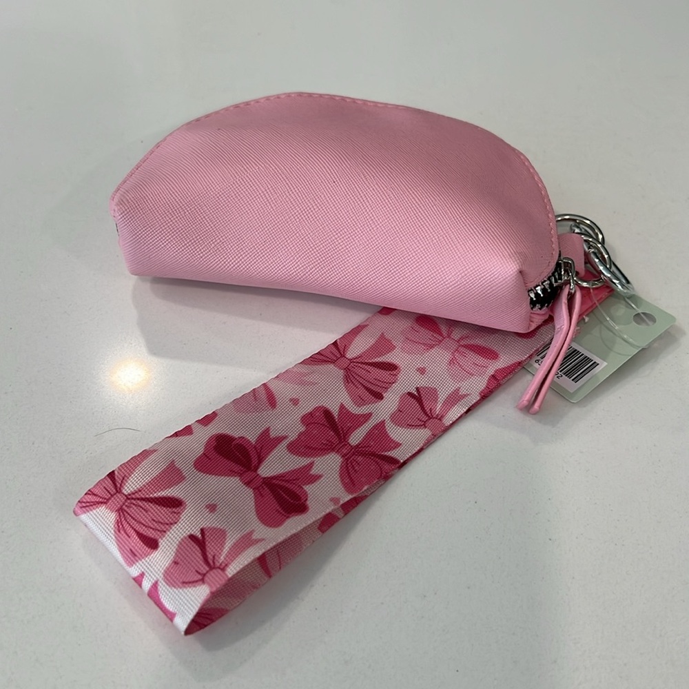 Cute.BOW🎀🎀 Wristlet..🎀 - Picture 10 of 16